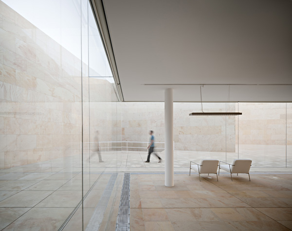 Oficinas en Zamora. Alberto Campo Baeza, 2012. Fotografía de Javier Callejas.